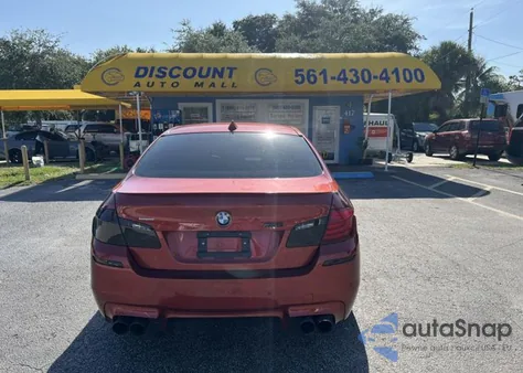 2013 BMW M5 z USA, uszkodzony, nr VIN WBSFV9C57DC773911